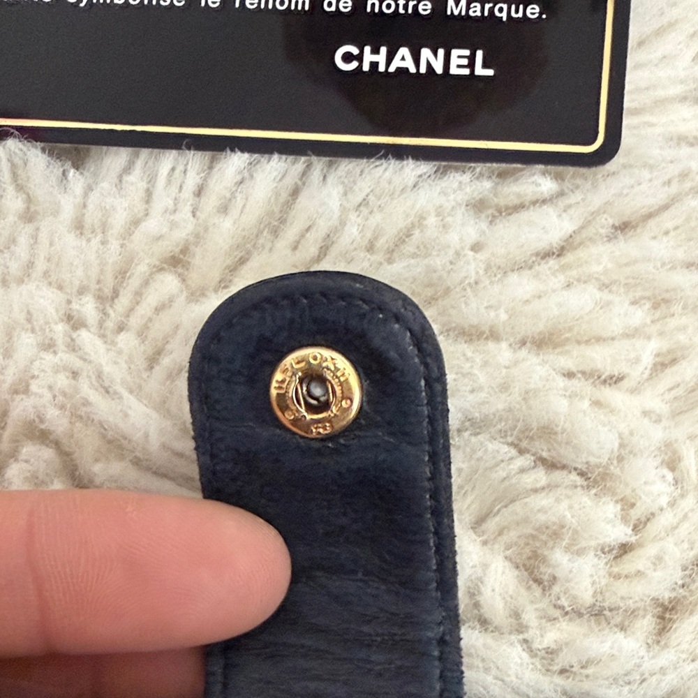 ✨Authentic Vintage CHANEL Caviar Leather Bifold Wallet✨ - Picture 5 of 15